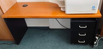 Kancelářský stůl