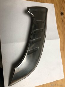 Moskvič 407, 403 boční lišta a znak na kapotu