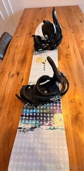 Snowboard a vázaní BURTON