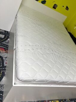 Postel 140x200, matrace a rošt