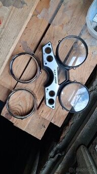 Yamaha XJR 1300 - Budíky