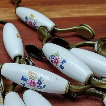 Krásné retro úchytky, kování porcelán