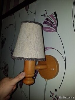 Lampička na zeď