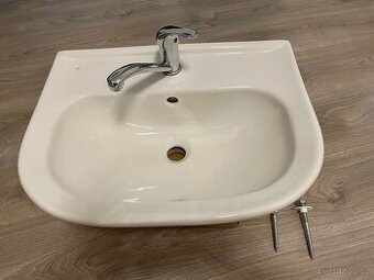 Nové umyvadlo Jika včetně baterie