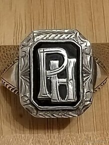 Stříbrný prsten s monogramem. 1918-48