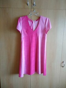 Letní krátké růžové šaty, velikost M