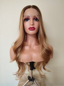 Nová zlatavá vlnitá Lacefront paruka s přirozeným odrostem