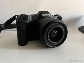 Digitalni Fotoaparat - Canon R8