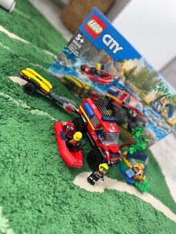 LEGO® City 60412 Hasičský vůz 4x4 a záchranný člun.