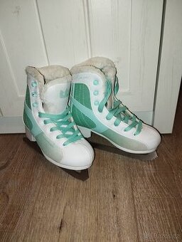Dívčí zimní brusle  vel  32