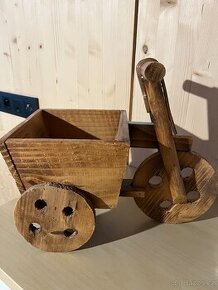 Dřevěný nepoužívaný květináč