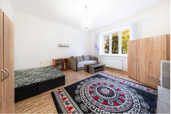 Prodej bytu 1+1 (47m2+8m2) v nízké cihlové zástavbě – Jirská