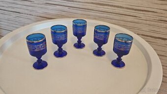 Prodám 5 ks broušených skleniček z modrého kobaltového skla