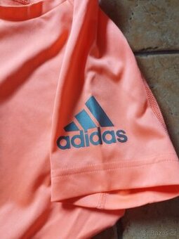 Dívčí oblečení (velká krabice)