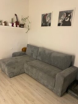 Šedá pohovka do L s úložným prostorem