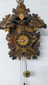 Ručně vyřezávané hodiny