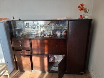 Skříně a sekretáře