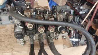 Hydraulický rozvaděč šesti sekční
