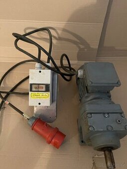 Elektromotor s převodovkou