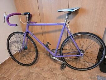 Silniční kolo Favorit