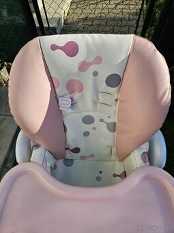 Jídelní židlička Kinderkraft pro holčičku