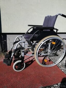 Mechanický invalidní vozík skládací