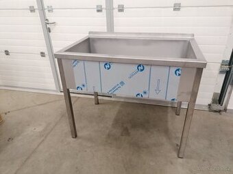 Nerezový stůl s velkým dřezem