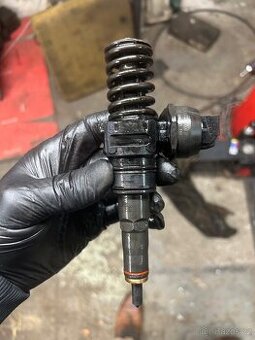 Naftové Vstřiky 1.9 tdi pd pouze 140 tis km