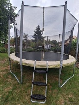 Nabízím k prodeji zahradní trampolínu 420