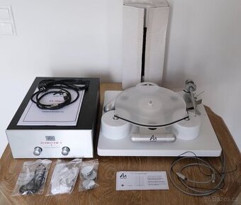 Audio Note TT-Three Turntable, PSU3. AN ARM TWO/II tonearm