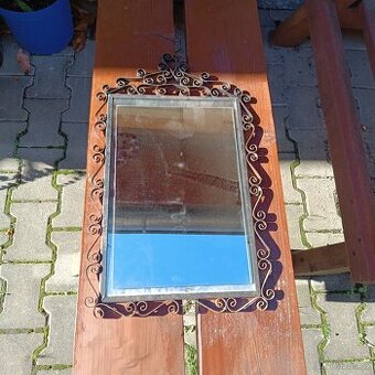 Staré nástěnné zrcadlo