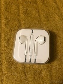 Kabelová sluchátka Apple