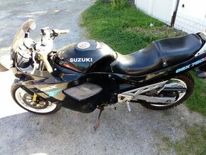 Suzuki GSX 750 F