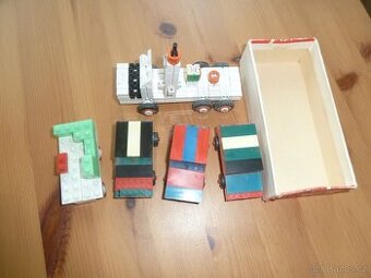 Retro stavebnice autíčka PeBe DDR a jiné