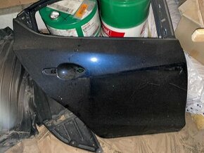 Mazda 3 prave zadní dveře