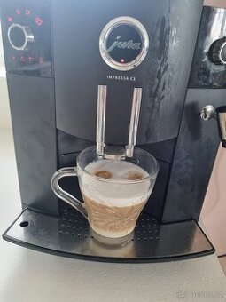 Jura Impressa C5 s kapučinátorem