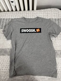 Nike Swoosh Tričko -S