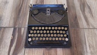 Prodám americký starožitní psací stroj Remington Portable .