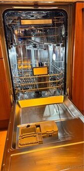 Vestavná myčka nádobí BEKO DIS 5935 FX 45 cm