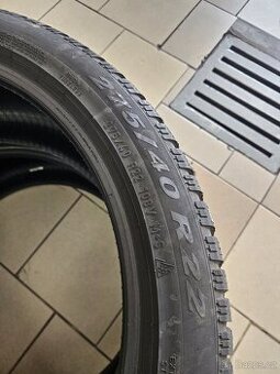 Zimní pneu 275/40R22 PIRELLI