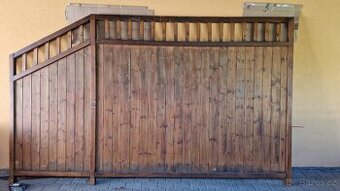 dřevěná zástěna 353x210cm