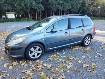 P 307, 1.6 benzín , 170 tis km, po rozvodech