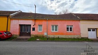 REZERVOVÁNO Prodej rodinného domu 3+1 k demolici, studna, p