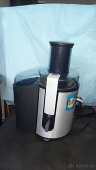 výkonný odšťavňovač Philips HR1861