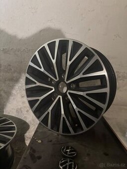 Alu disky lita kola elektrony