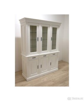 Knihovna z masivního dřeva