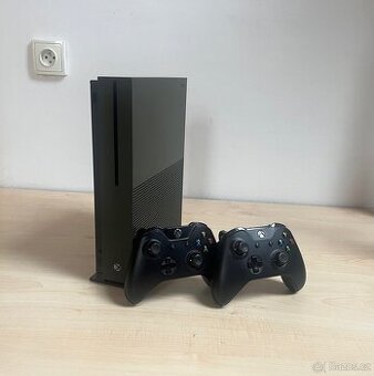 🎮 Xbox One S 1 TB – khaki + 2× ovladač + držák na mobil