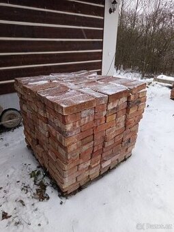 Staré očištěné cihly