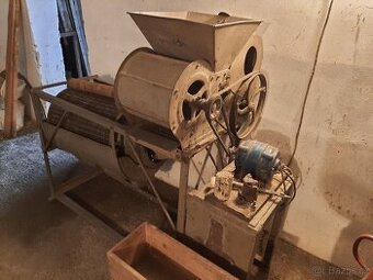 Trier - stroj na výběr zrn před výsevem