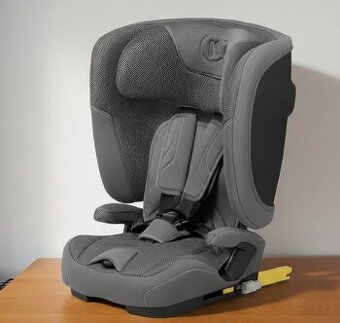 Nová autosedačka s isofixem pro děti s výškou 76–150 cm / 9–